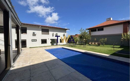 Casa 8 Quartos à Venda | Belvedere | Belo Horizonte.