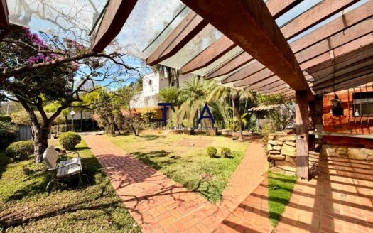 Casa 7 Quartos à Venda | Belvedere | Belo Horizonte.