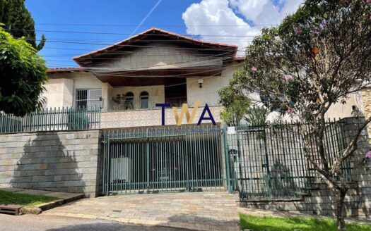 Casa 6 Quartos à Venda | Belvedere | Belo Horizonte.